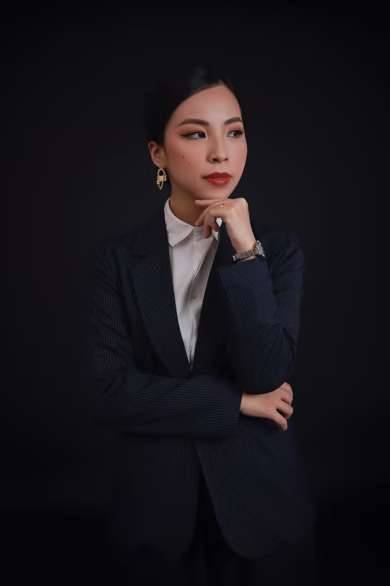 Woman wearing a tailored ivory blazer from the Modern Workwear collection