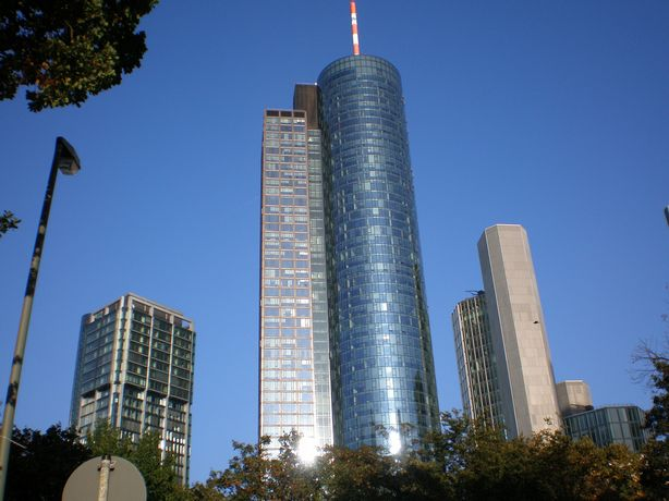 البرج الرئيسي فرانكفورت المانيا