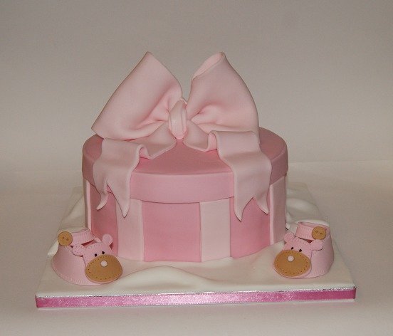 τούρτα απο ζαχαρόπαστα baby shoe box Ζαχαροπλαστείο καλαμάτα madamecharlotte.gr, birthday cakes 2d 3d confectionery patisserie kalamata