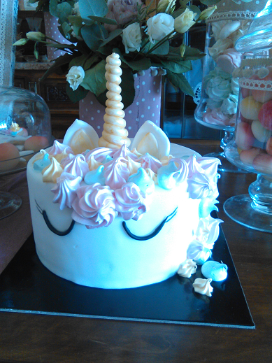 μπουφέ βάπτισης τούρτα με ζαχαρόπαστα μονόκερος Ζαχαροπλαστειο καλαματα madame charlotte, birthday cakes kalamata