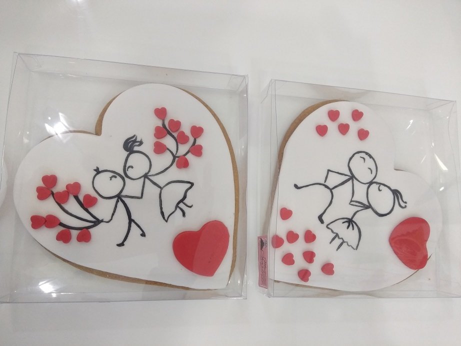 μπισκότα ζαχαρόπαστας καρδια με χειροποίητη ζωγραφιά 2020 valentines day gift, ημερα ερωτευμένων χειροποίητο γλυκό δώρο ημέρας Αγίου Βελαντίνου, Ζαχαροπλαστεία κοντά μου στη καλαμάτα madame charlotte, σοκολατάκια πάστες γλυκά τούρτες γεννεθλίων γάμου βάπτισης παιδικές θεματικές birthday theme party cake 2d 3d confectionery patisserie kalamata