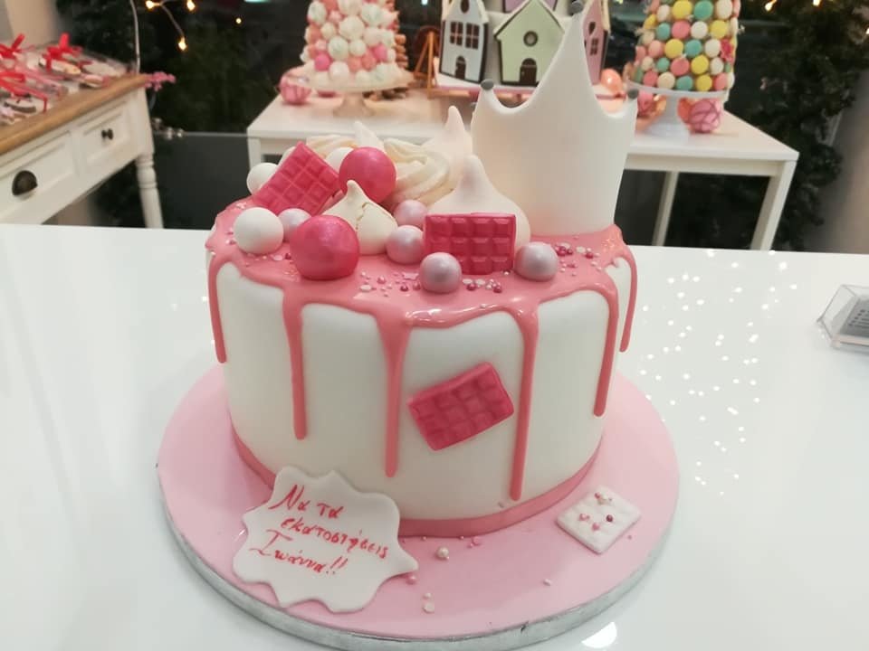 τούρτα από ζαχαρόπαστα στέμμα ροζ, Ζαχαροπλαστεία στη καλαμάτα madame charlotte, τούρτες γεννεθλίων γάμου βάπτησης παιδικές θεματικές birthday theme party cake 2d 3d confectionery patisserie kalamata