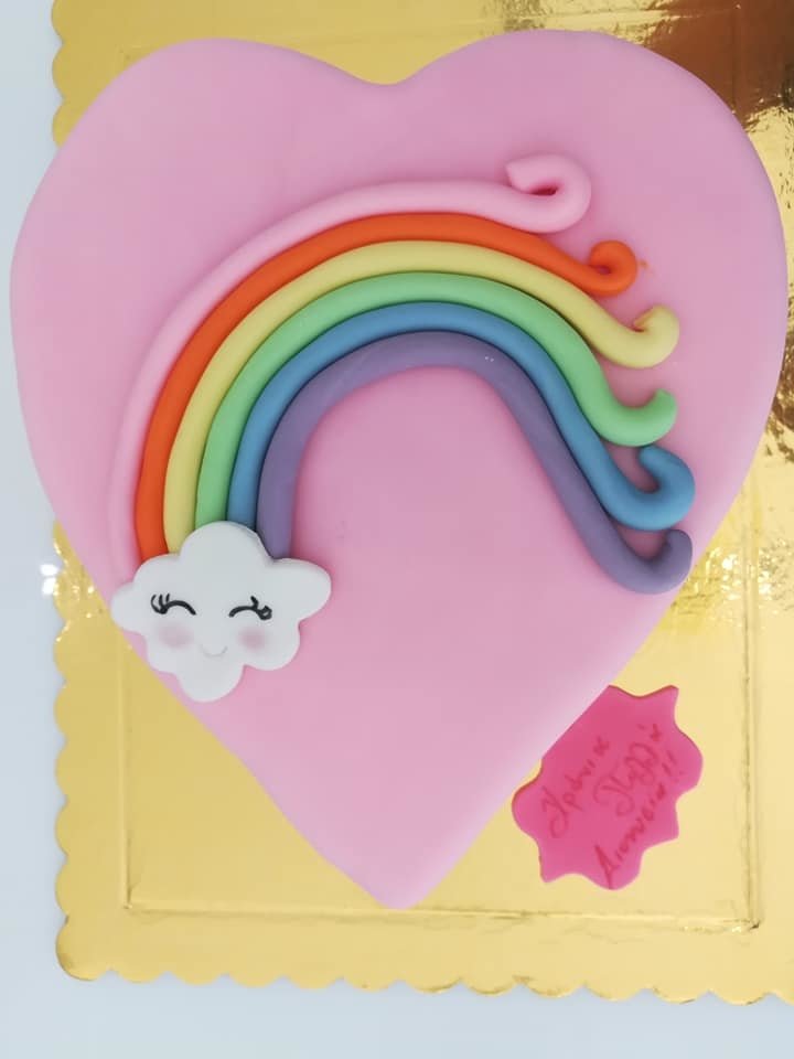 τούρτα από ζαχαρόπαστα ουράνιο τόξο καρδιά, themed cake rainbow on heart, Ζαχαροπλαστείο Καλαμάτα madame charlotte, τούρτες για πάρτι παιδικές γενεθλίων για αγόρια για κορίτσια για μεγάλους madamecharlotte.gr birthday themed cakes patisserie confectionery kalamata