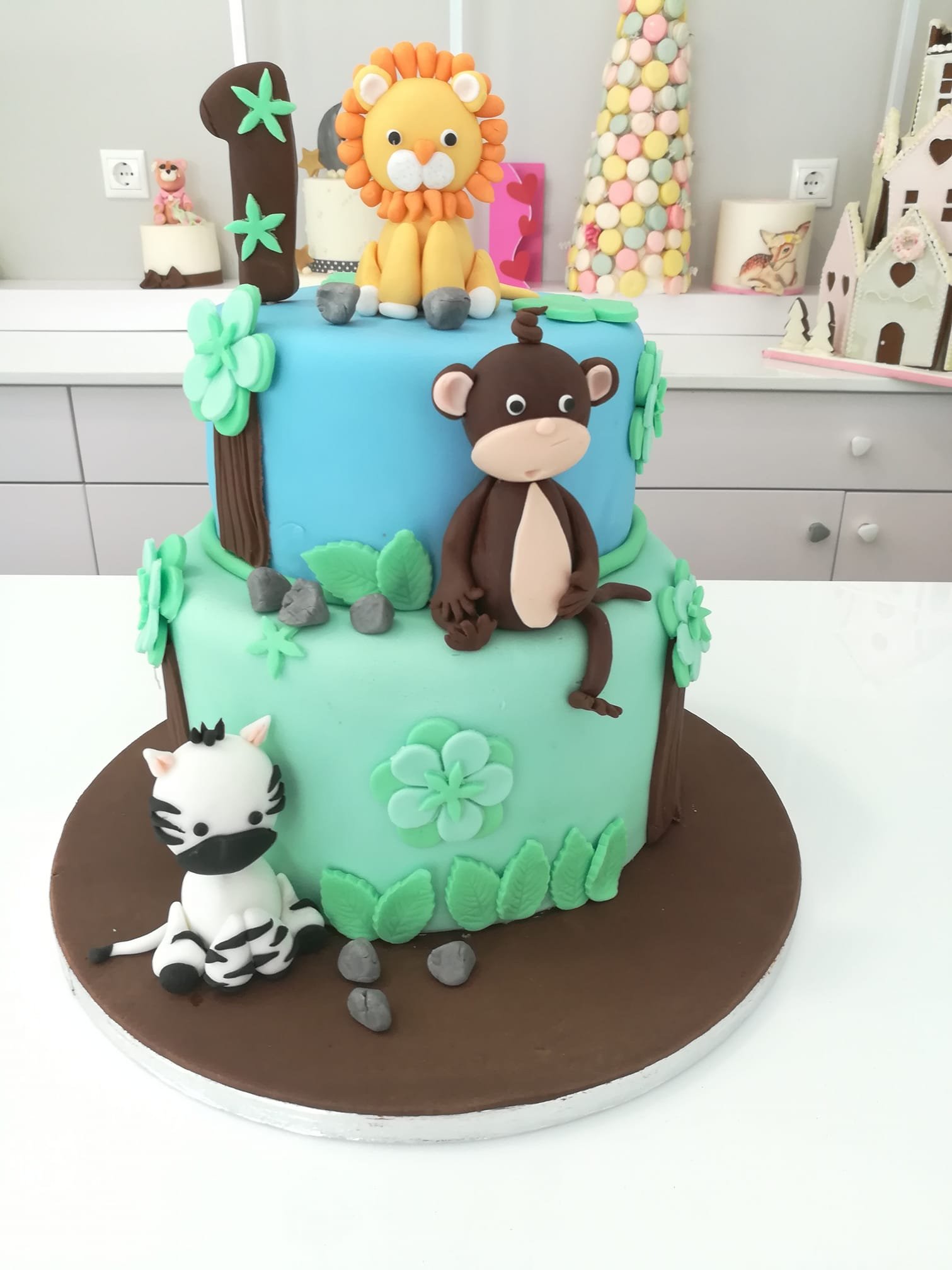 τούρτα από ζαχαρόπαστα ζώα της ζούγκλας Jungle cake themed cake, Ζαχαροπλαστεία Καλαμάτα madame charlotte, τούρτες για πάρτι παιδικές γενεθλίων για αγόρια για κορίτσια για μεγάλους, birthday themed cakes patisserie confectionery kalamata