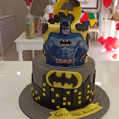 τούρτα από ζαχαρόπαστα Batman birthday cake, Ζαχαροπλαστεία Καλαμάτα madame charlotte, τούρτες για πάρτι παιδικές γενεθλίων για αγόρια κορίτσια ενηλίκων, birthday themed cakes patisserie confectionery kalamata