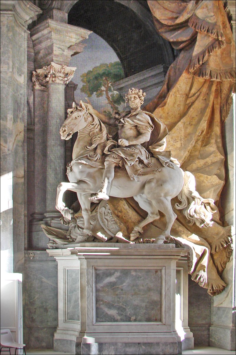 "La statue équestre de Charlemagne (Vatican)" by dalbera is licensed under CC BY 2.0. To view a copy of this license, visit https://creativecommons.org/licenses/by/2.0/?ref=openverse.
