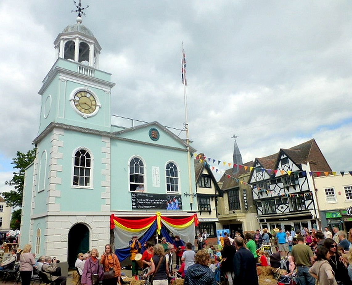 "Faversham Market during Magna Carta celebration" by Roger Button is licensed under CC BY-SA 3.0. To view a copy of this license, visit https://creativecommons.org/licenses/by-sa/3.0/?ref=openverse.