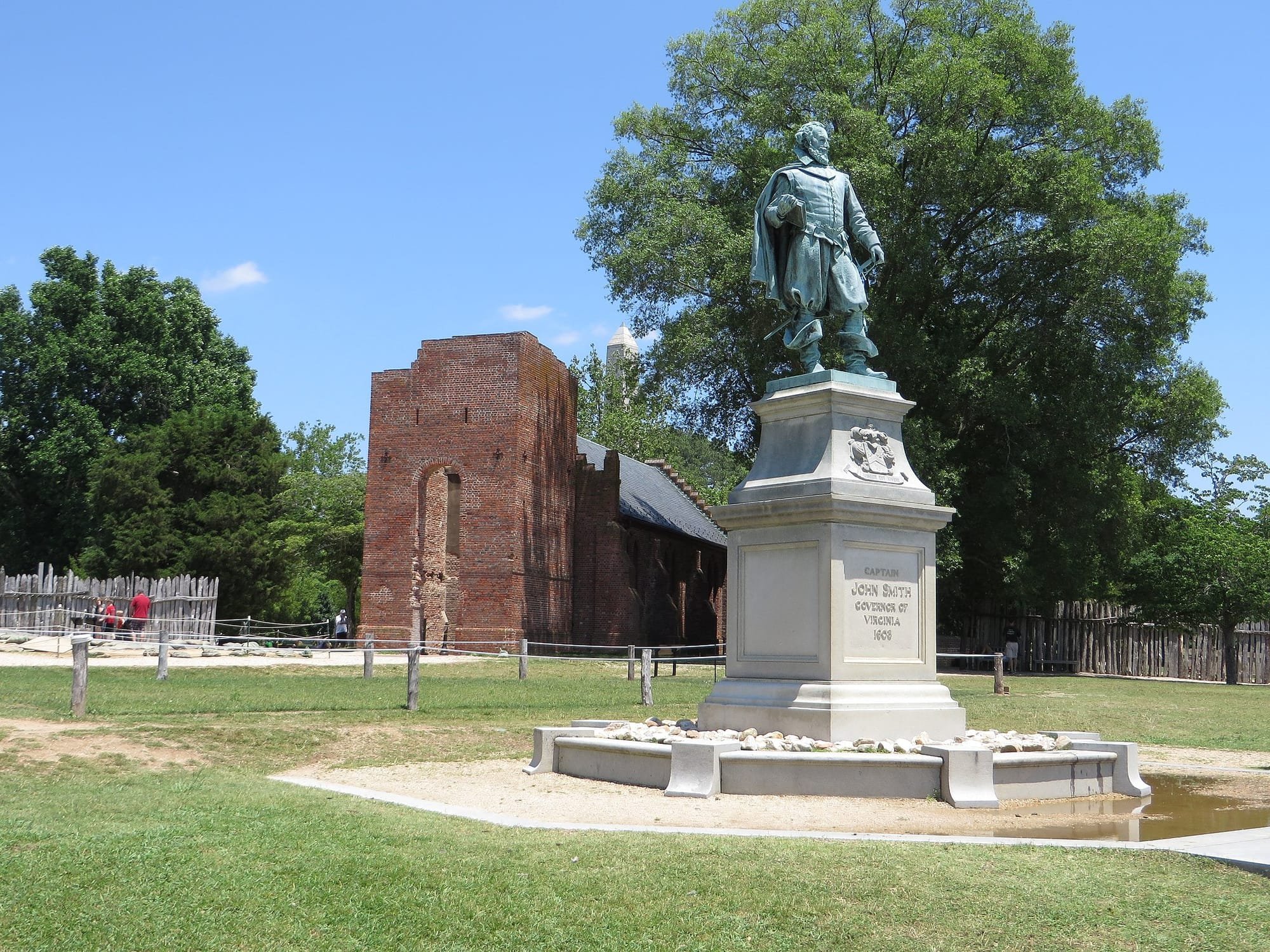 "File:Captain John Smith Statue, Historic Jamestowne, Colonial National Historical Park, Jamestown, Virginia (14239039490).jpg" by Ken Lund from Reno, Nevada, USA is licensed under CC BY-SA 2.0.