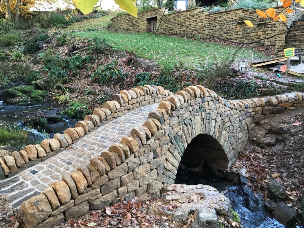 Dry stone bridge - Living Stone