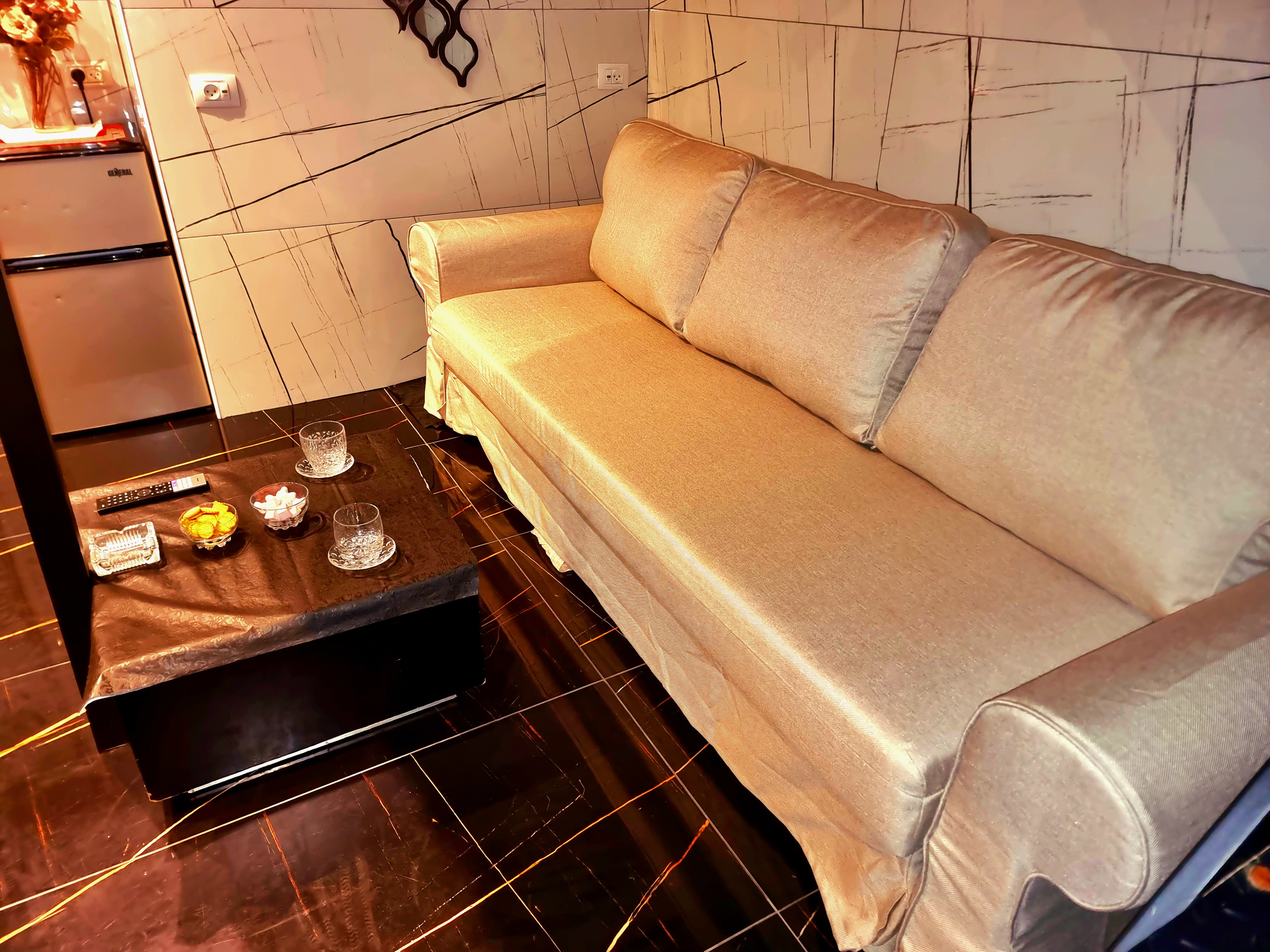 استوديو مزين مع جاكوزي مريح وشرفة.