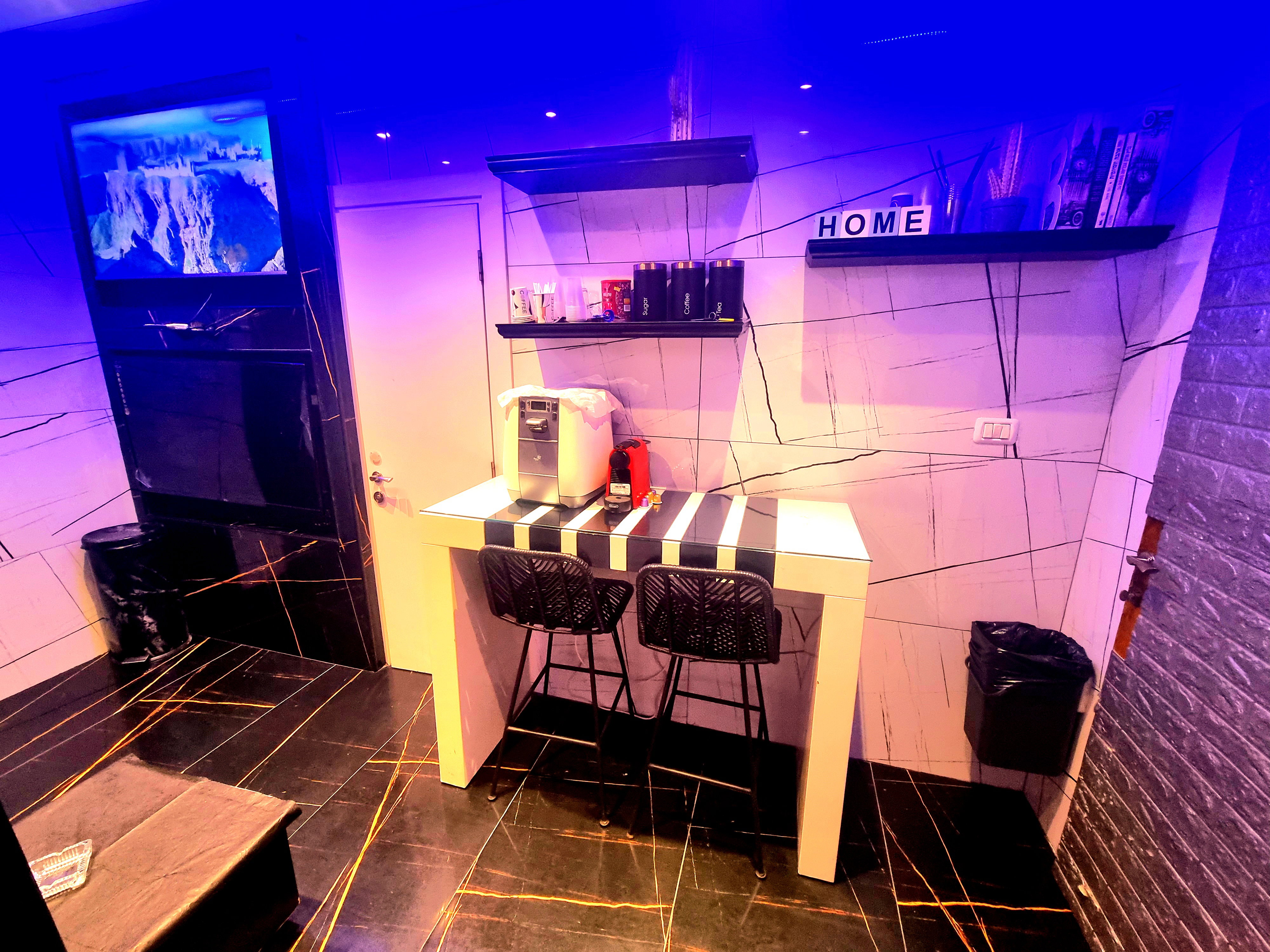 استوديو مزين مع جاكوزي مريح وشرفة.