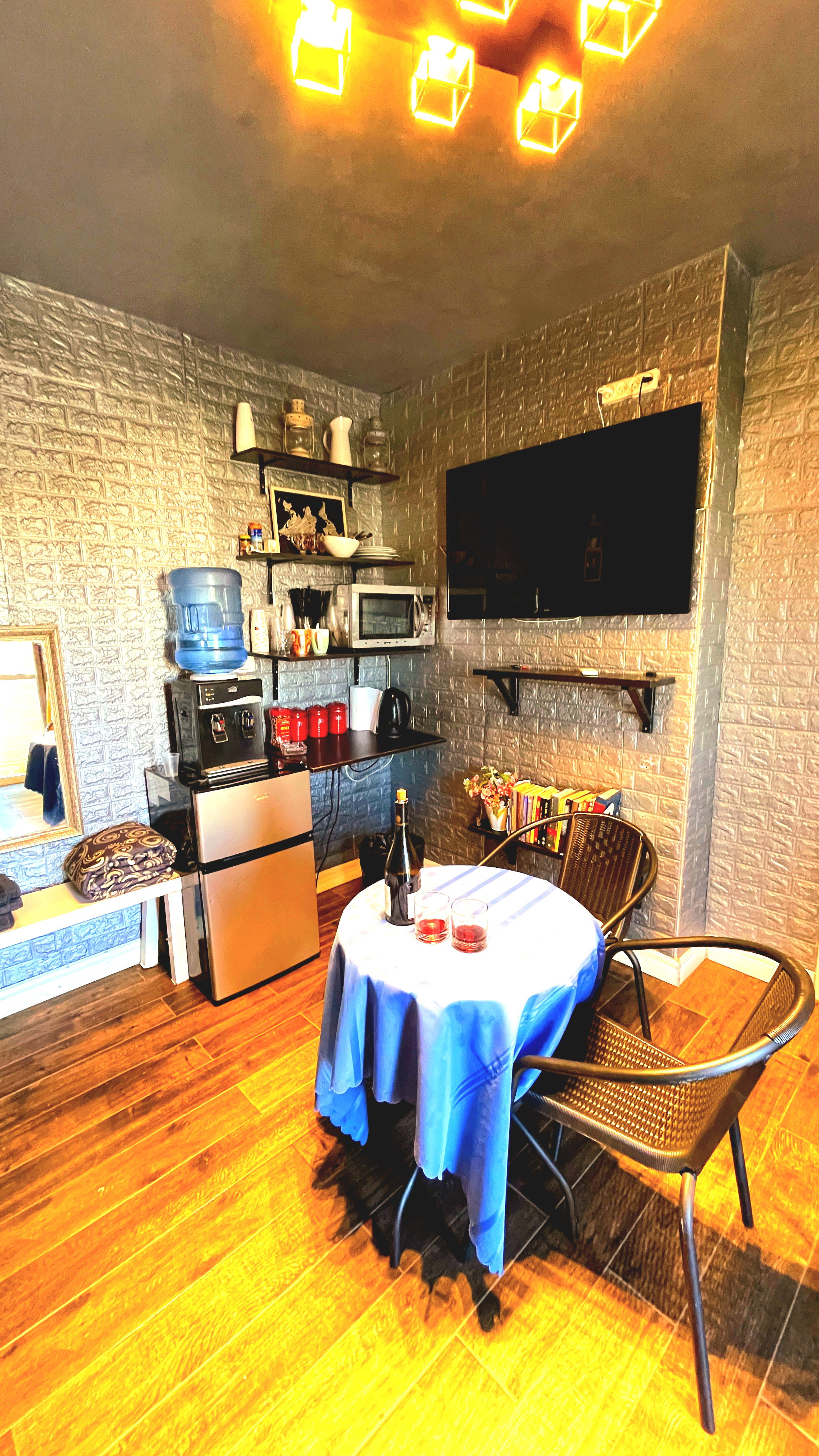 الجناح الملكي ، غرفة ضخمة وسطح به جاكوزي خاص وإطلالات خلابة