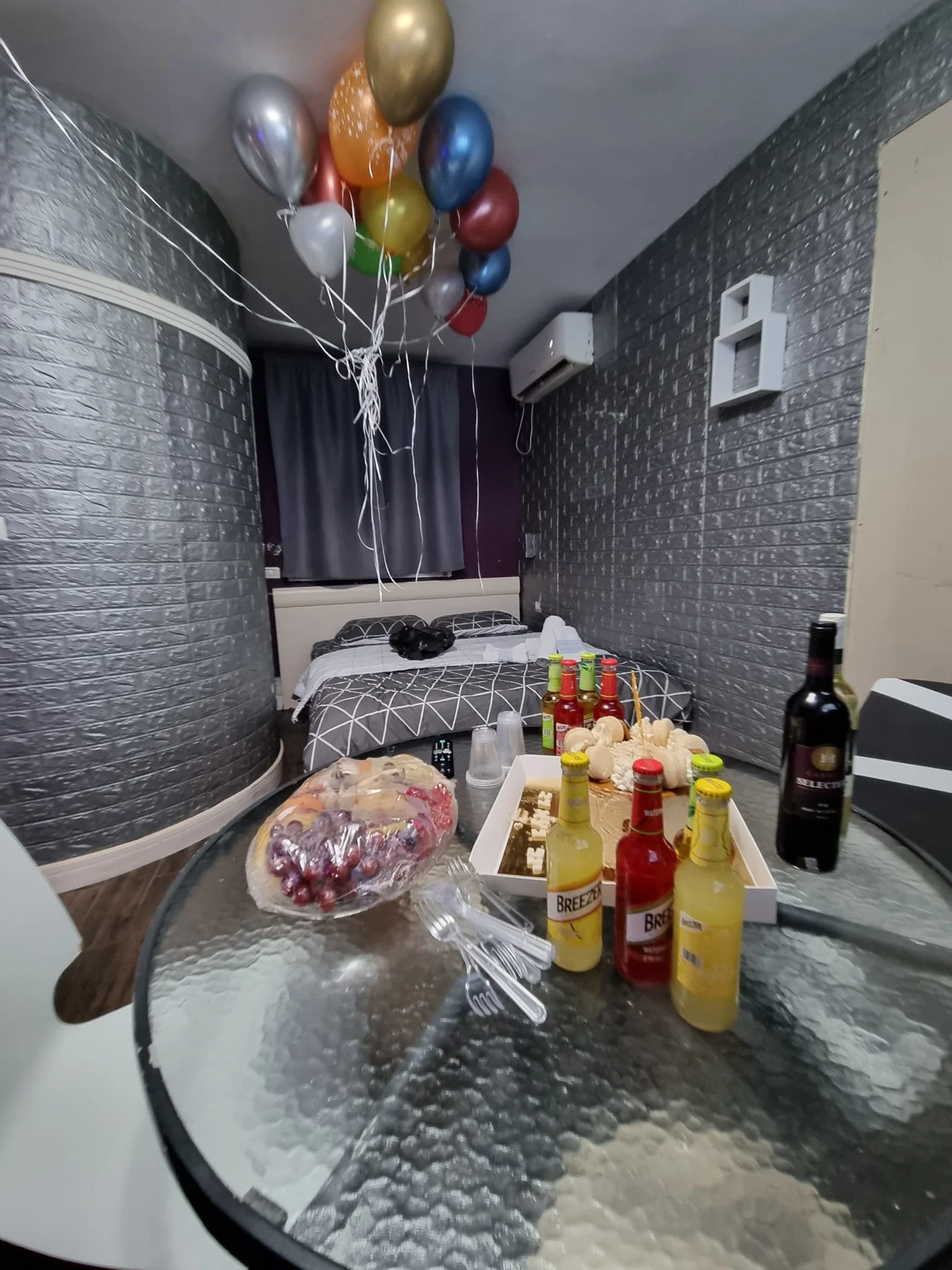 الجناح الملكي ، غرفة ضخمة وسطح به جاكوزي خاص وإطلالات خلابة