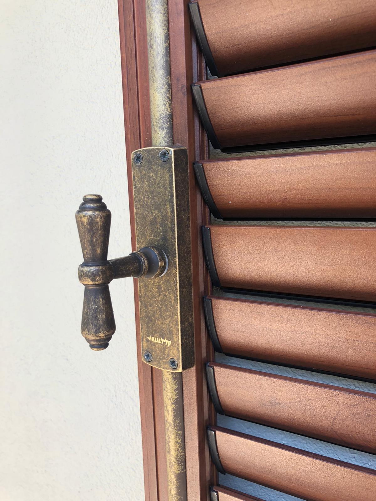 Затвор под дерево