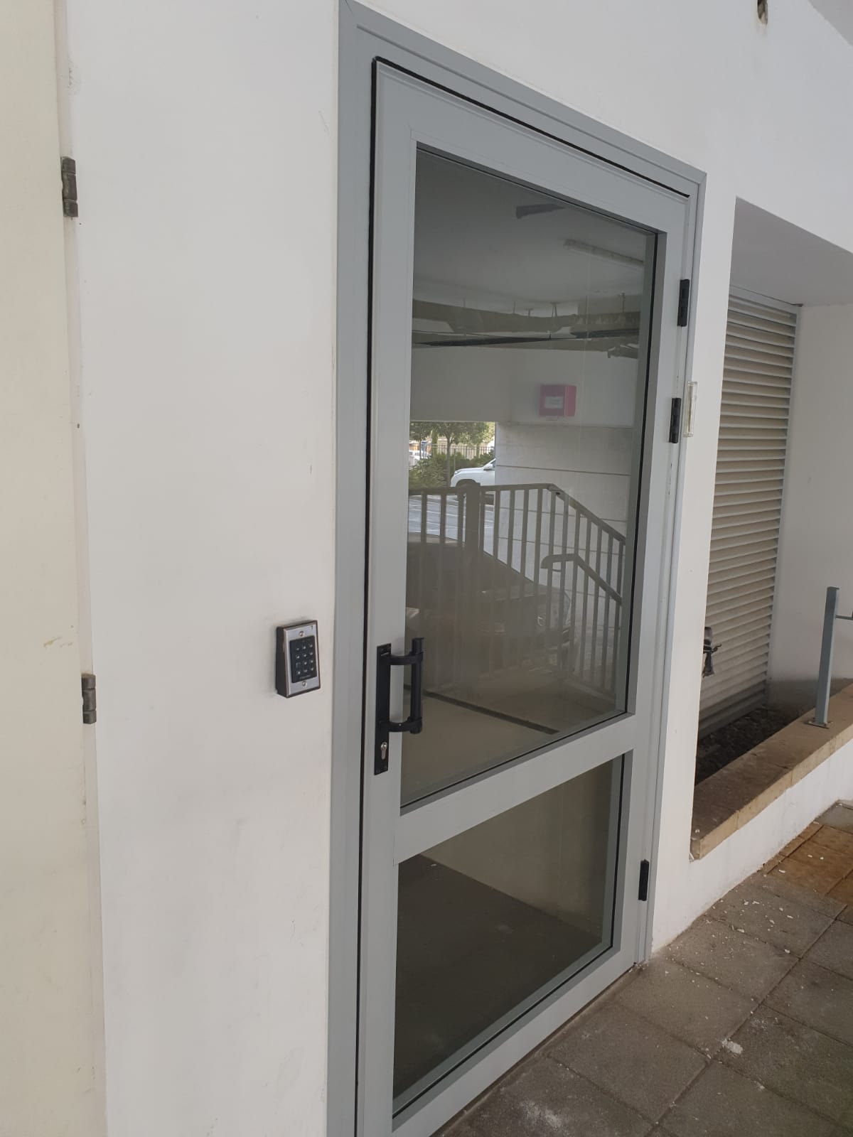 Входная дверь в здание