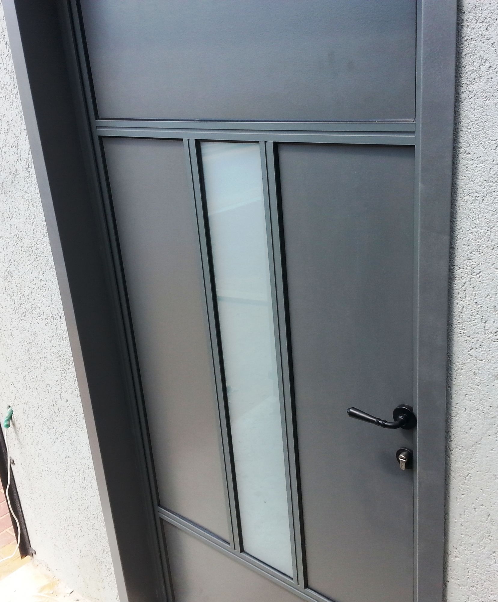 Входная дверь в частный дом