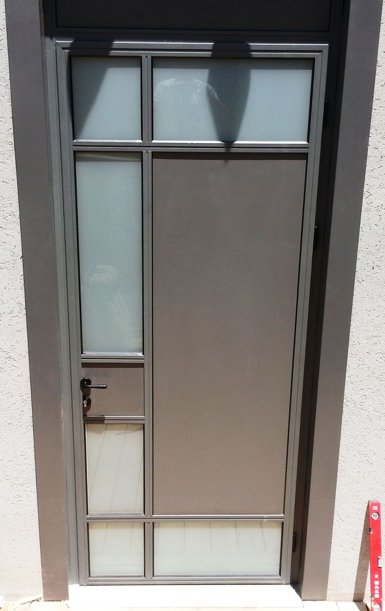 Входная дверь в частный дом