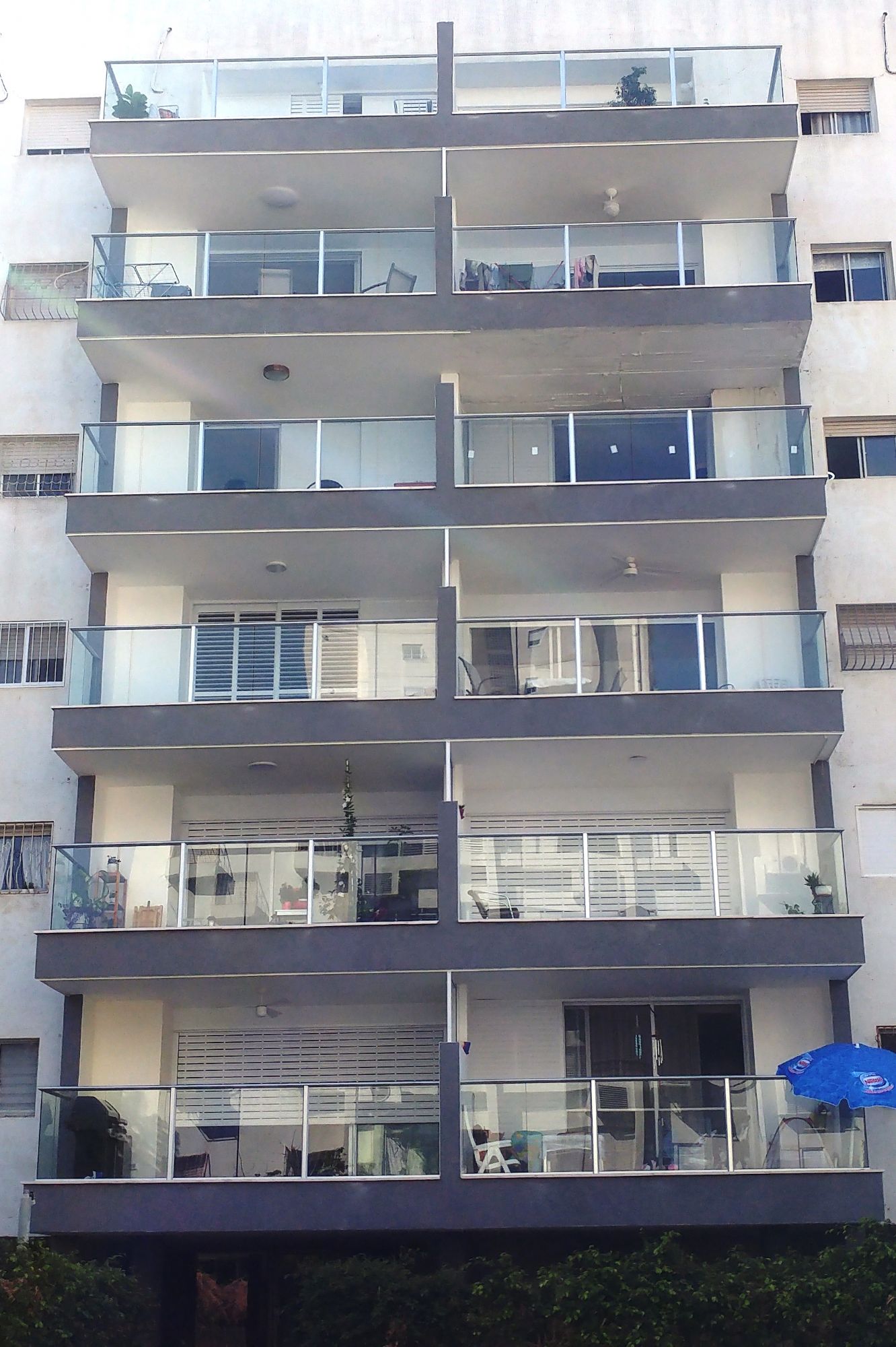 Перила из алюминия и стекла