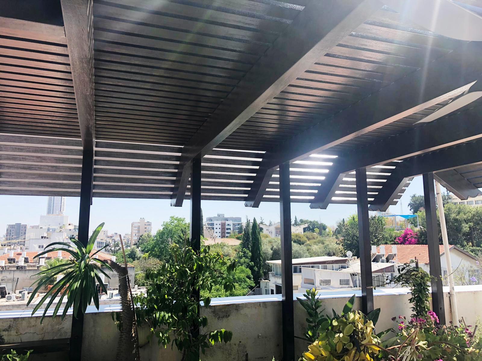 Алюминиевая пергола под дерево