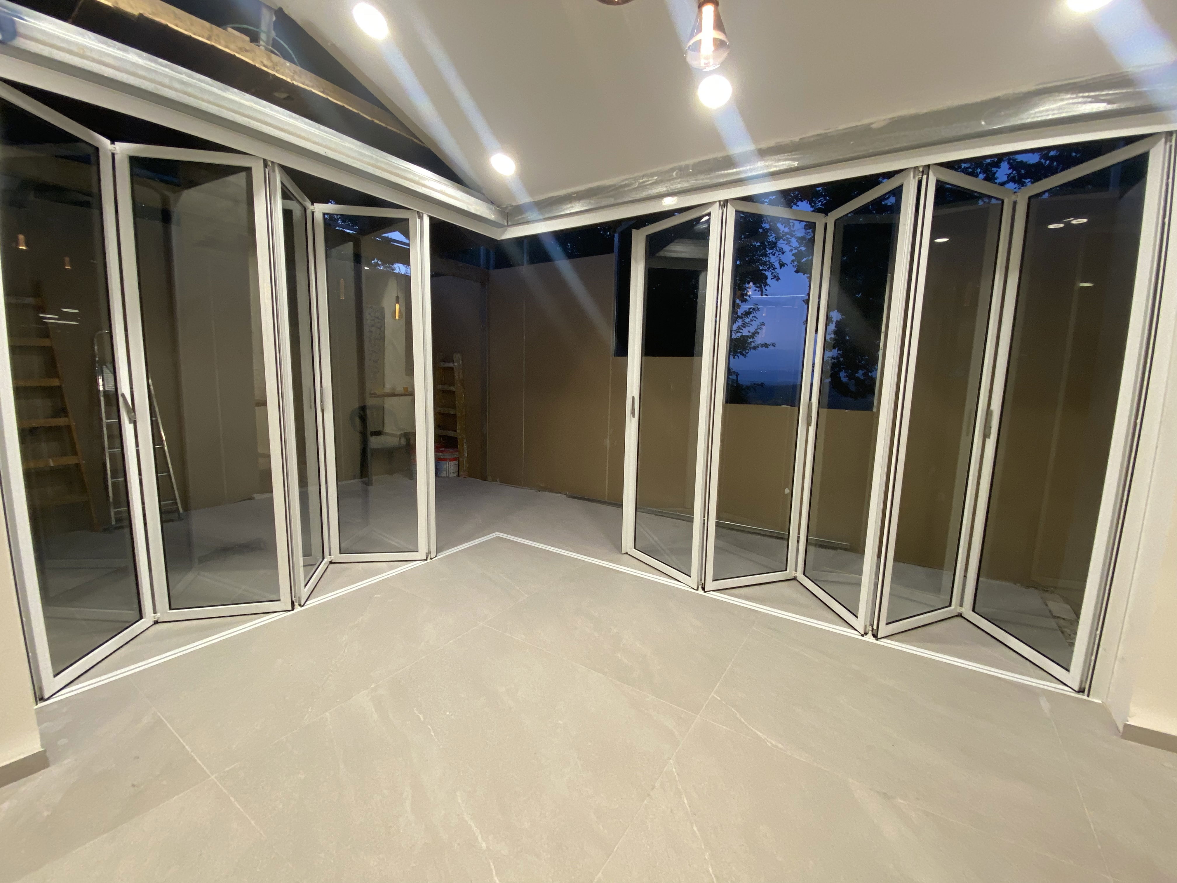 Установка складных дверей в Гиват Эла