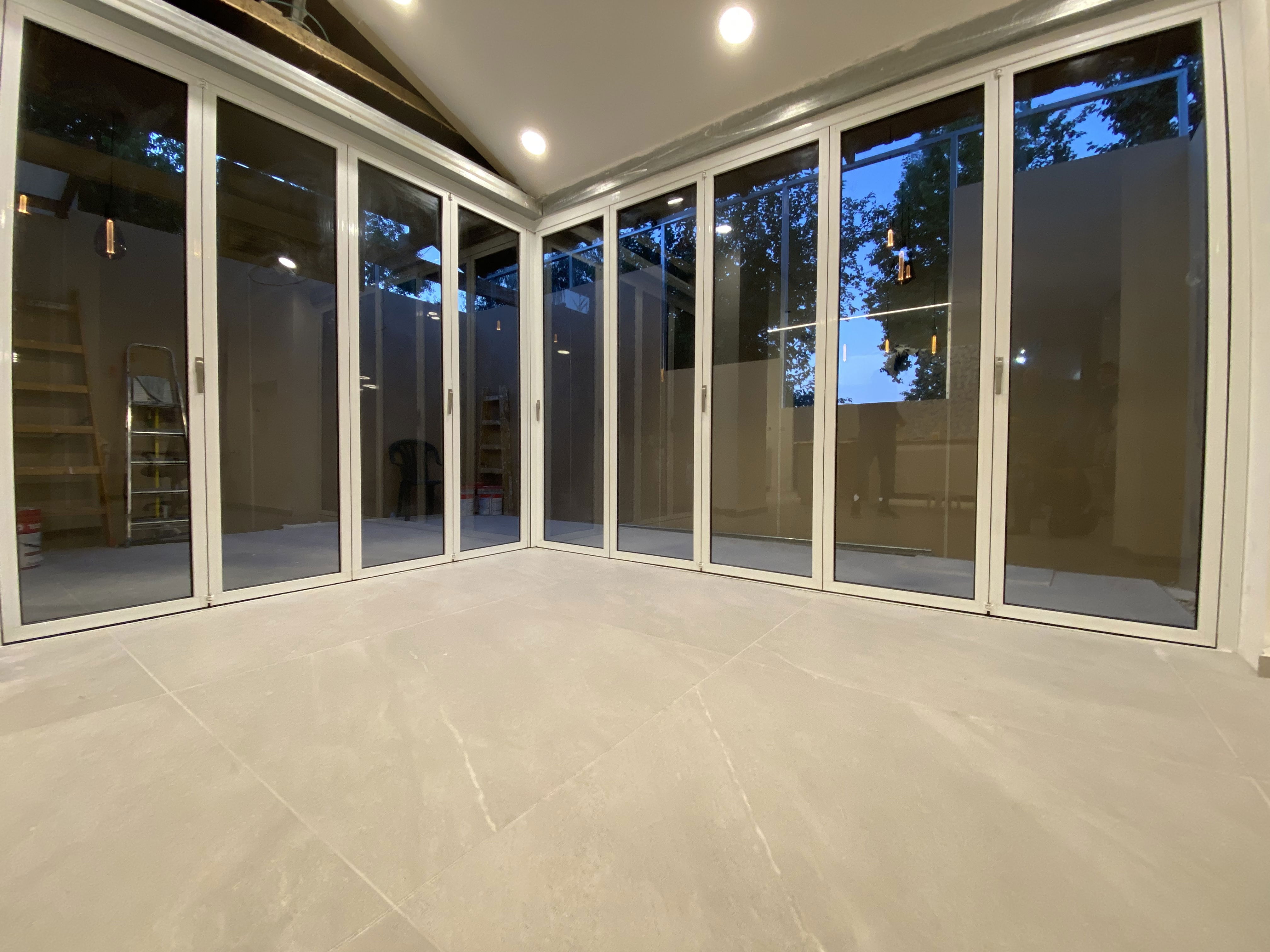 Установка складных дверей в Гиват Эла