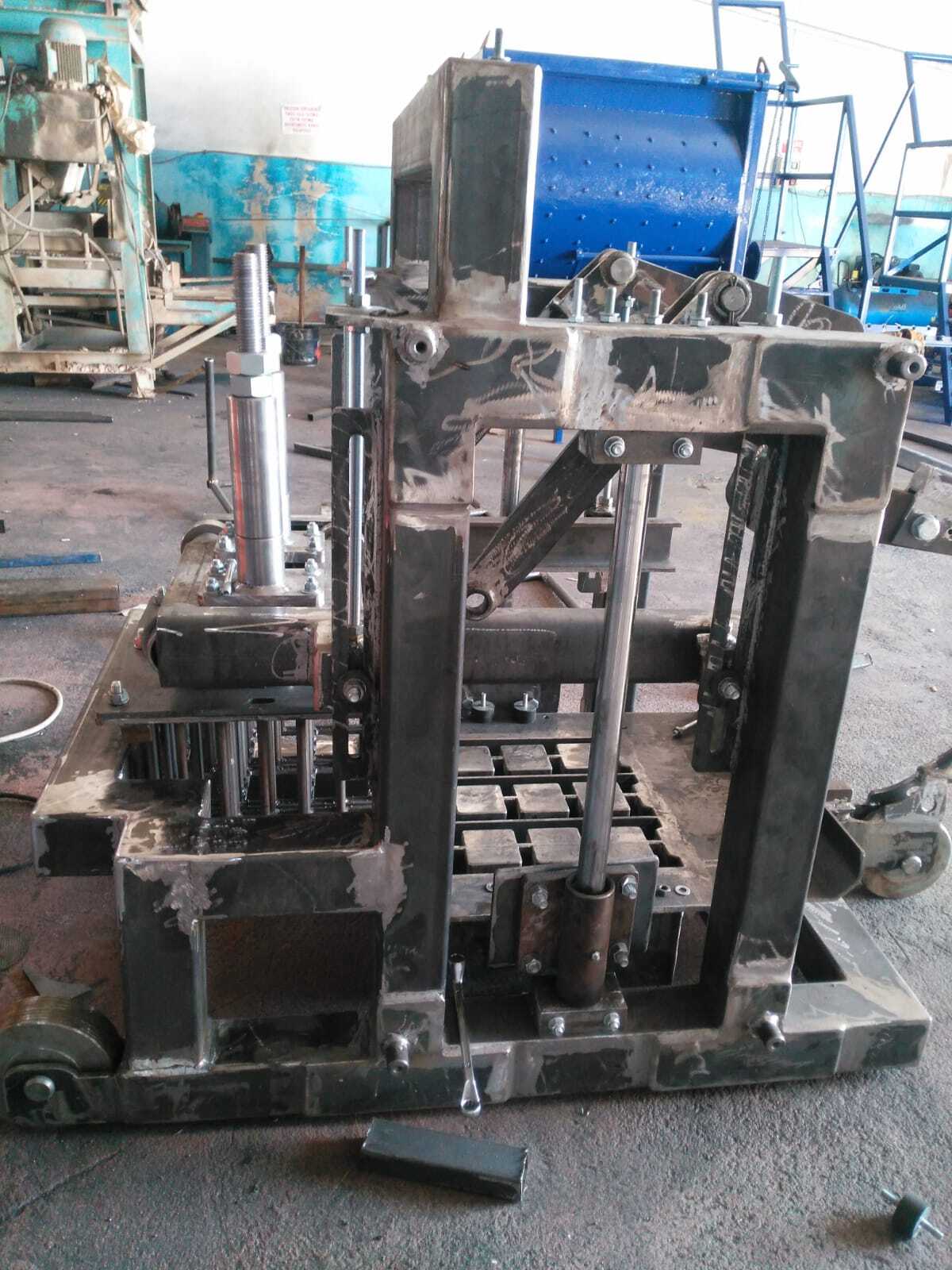 Machine Parpaing Brique - Prix Pondeuse de Parpaing Brique Machine Parpaing Brique, Machine Pavé Bordure, Prix Machine Agglos Hourdis. Machine a parpaing pas cher prix machine parpaing manuelle semi-automatique