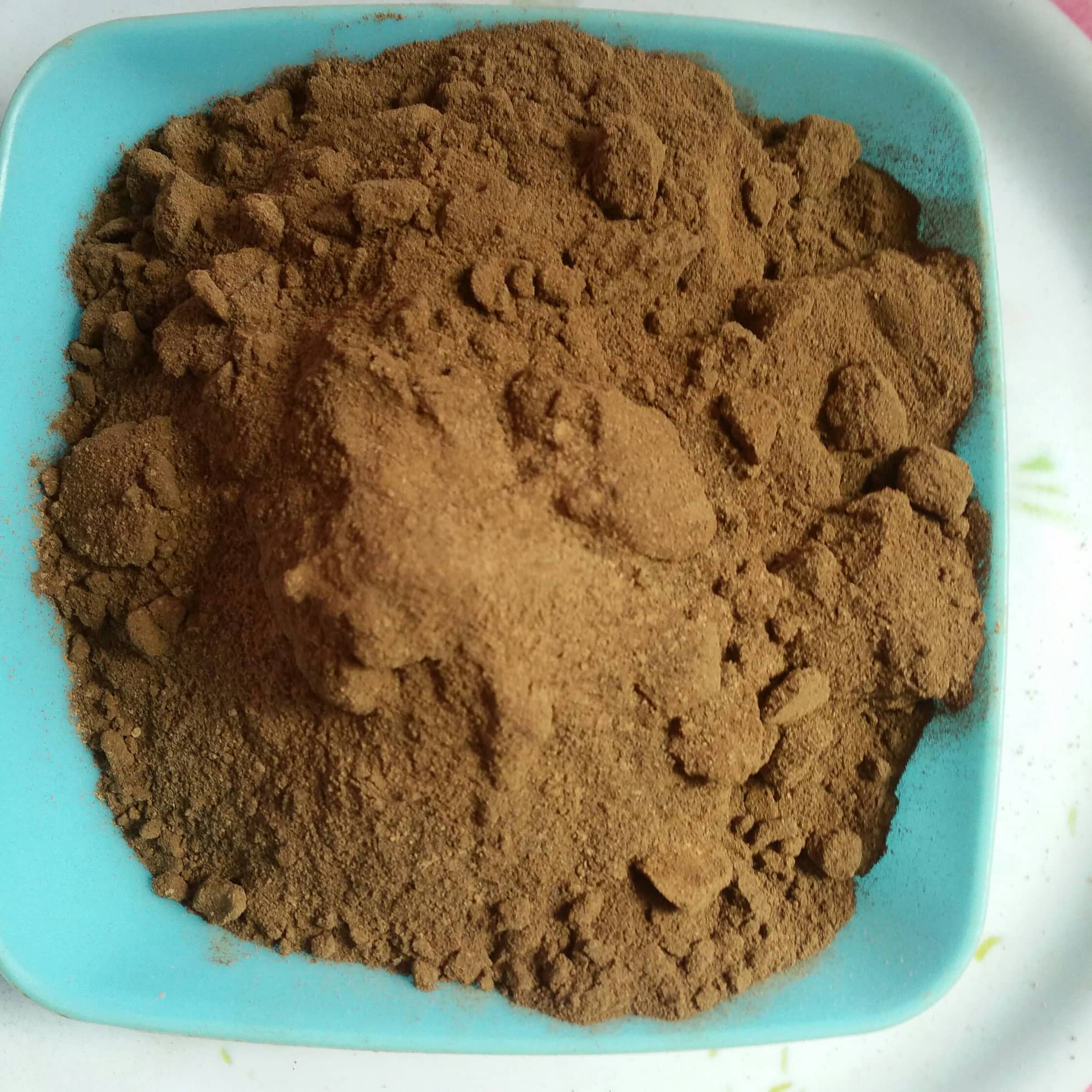 Iboga total alkaloid extract contains all of the iboga alkaloids, including the active psycho-activity alkaloids Ibogaine, Ibogaline, and Ibogamin.