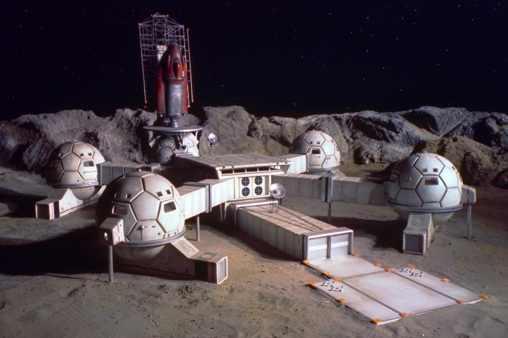 UFO MOON BASE 35 x35