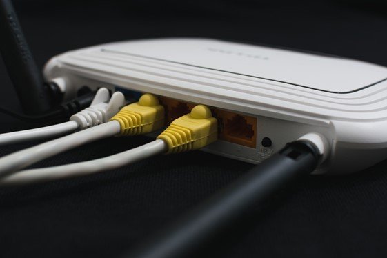 Internet router and Cat5e cables