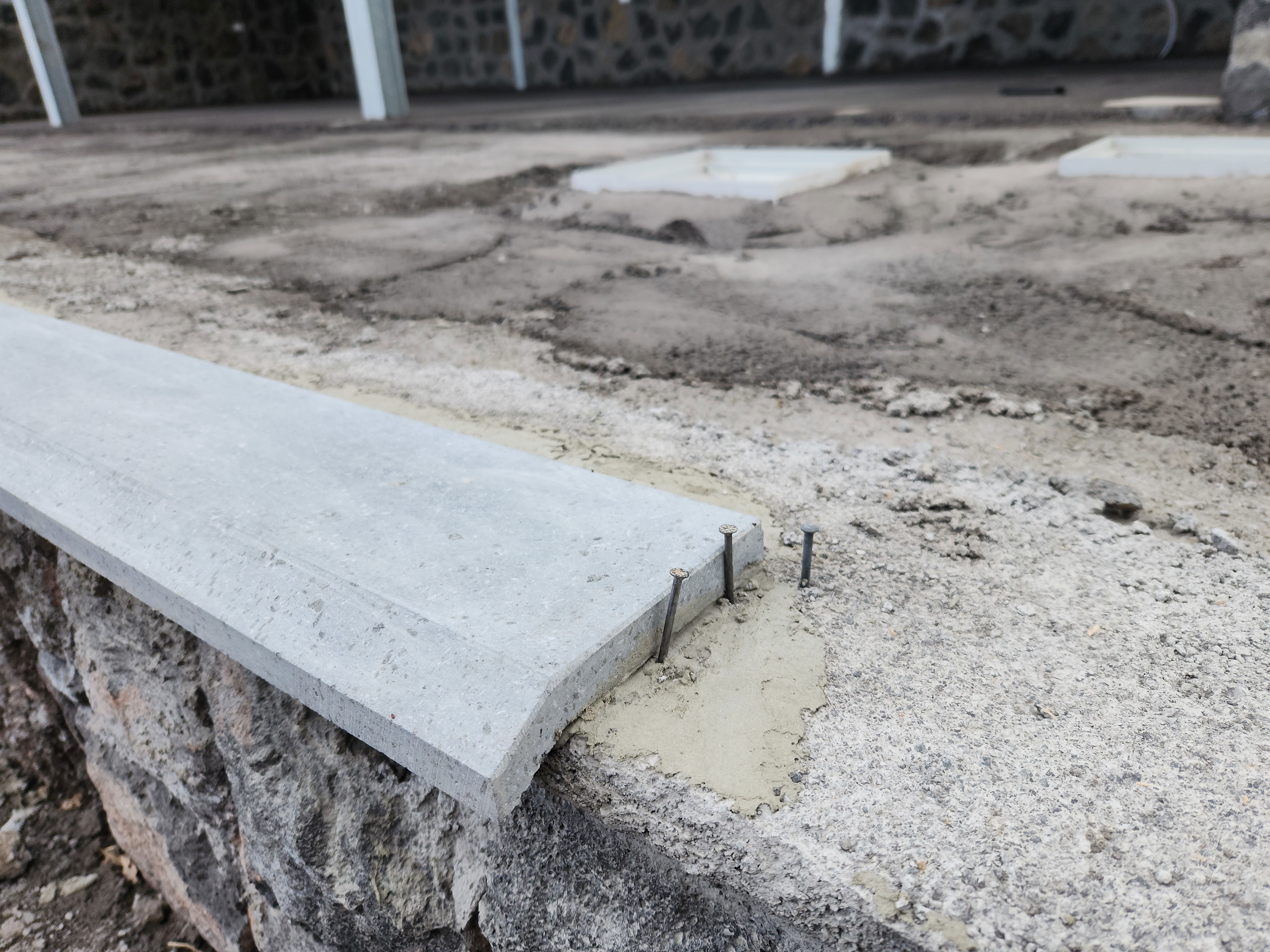 Gocciolatoio in pietra naturale