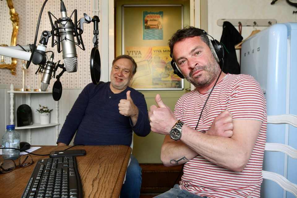 Adriaan Van den Hoof in de studio met Frank Boekhoff.