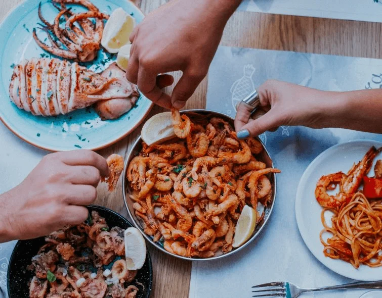 Ψαρομεζέδες με ούζο χύμα