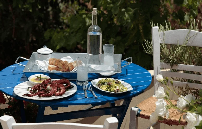 Μεζεδάκια με ούζο χύμα