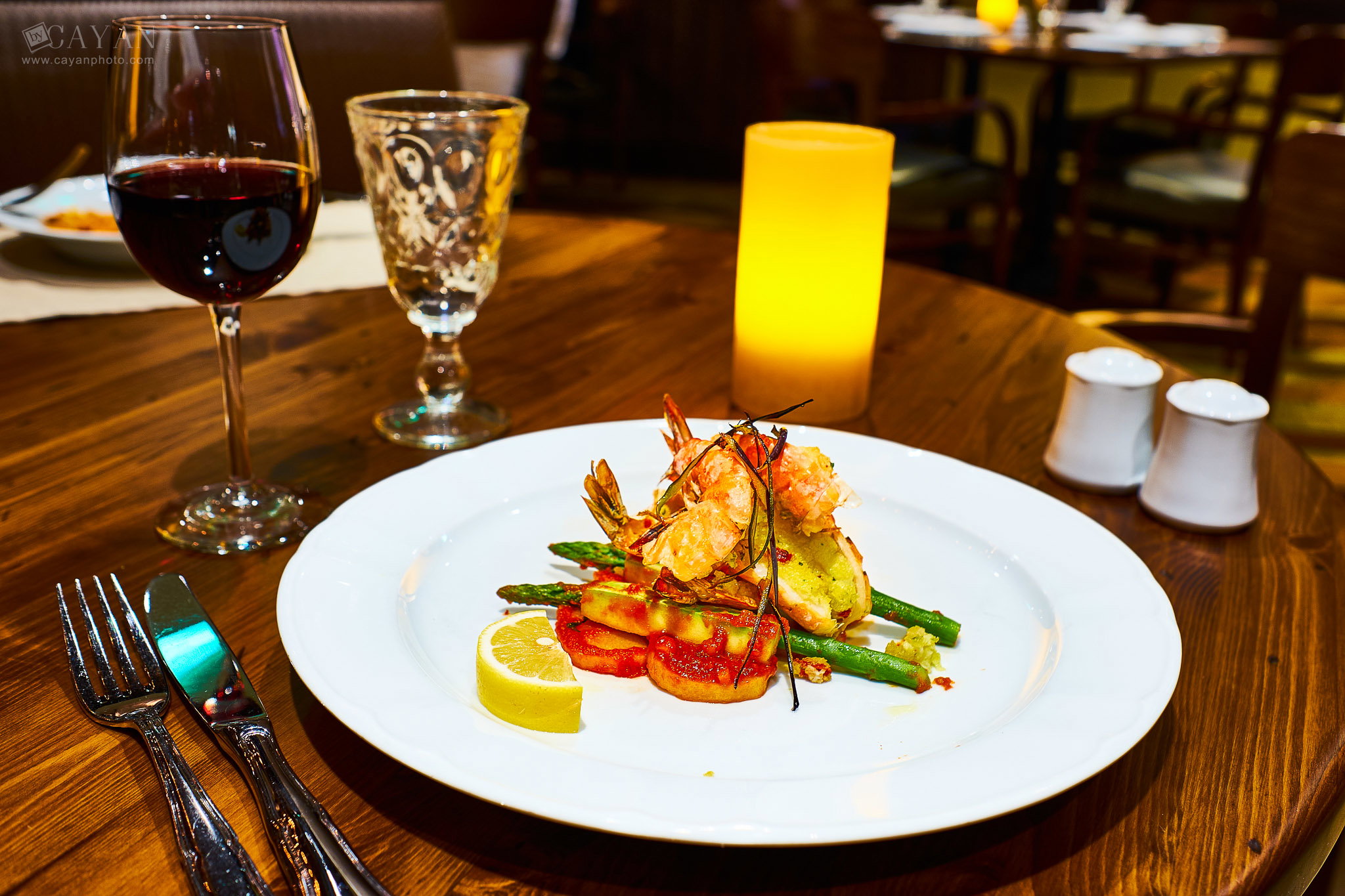 Work carried out in conjunction with several restaurants for the creation of printed material, menus and advertising in general!