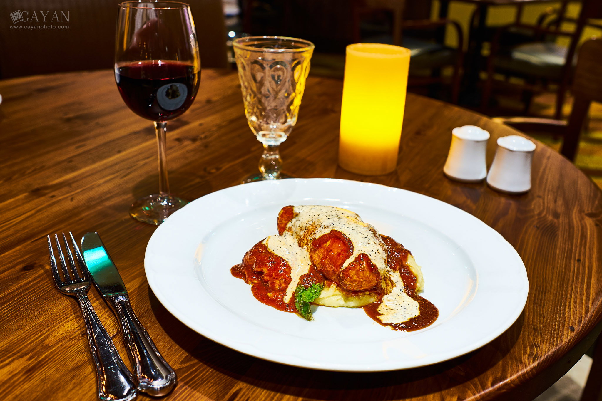 Work carried out in conjunction with several restaurants for the creation of printed material, menus and advertising in general!