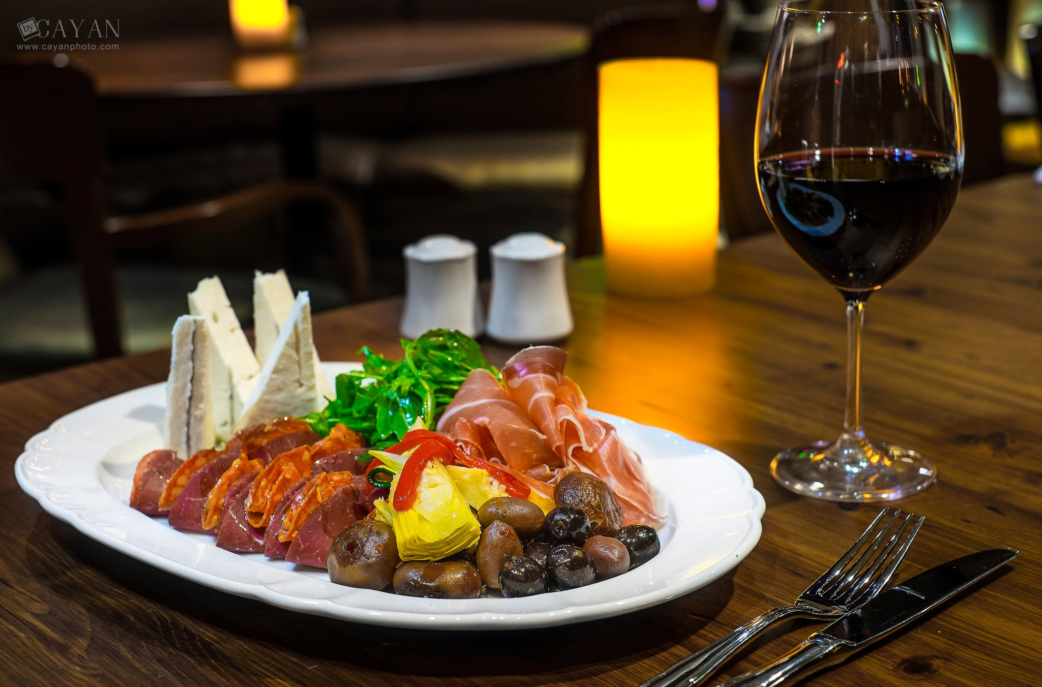 Work carried out in conjunction with several restaurants for the creation of printed material, menus and advertising in general!