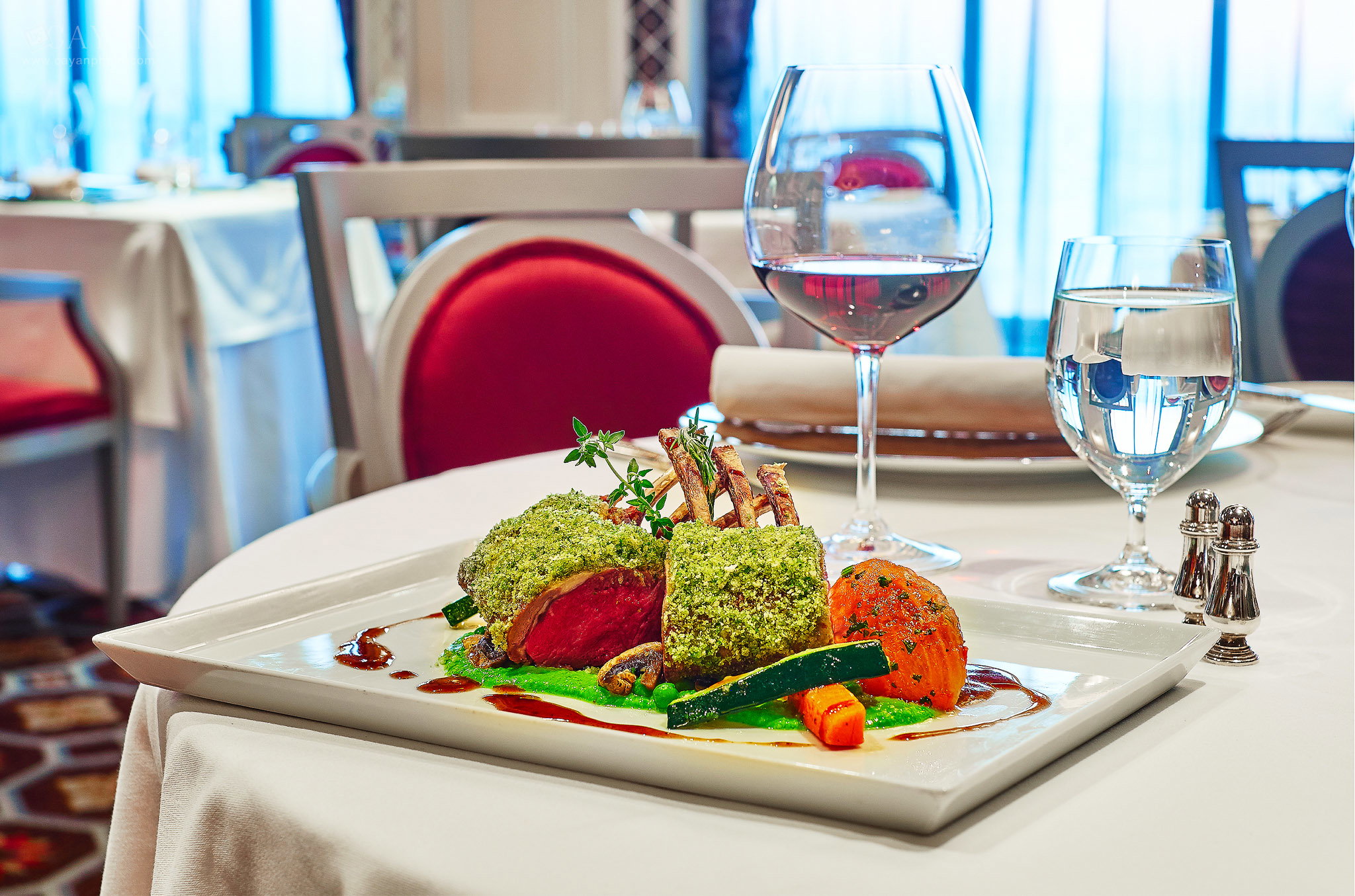 Work carried out in conjunction with several restaurants for the creation of printed material, menus and advertising in general!