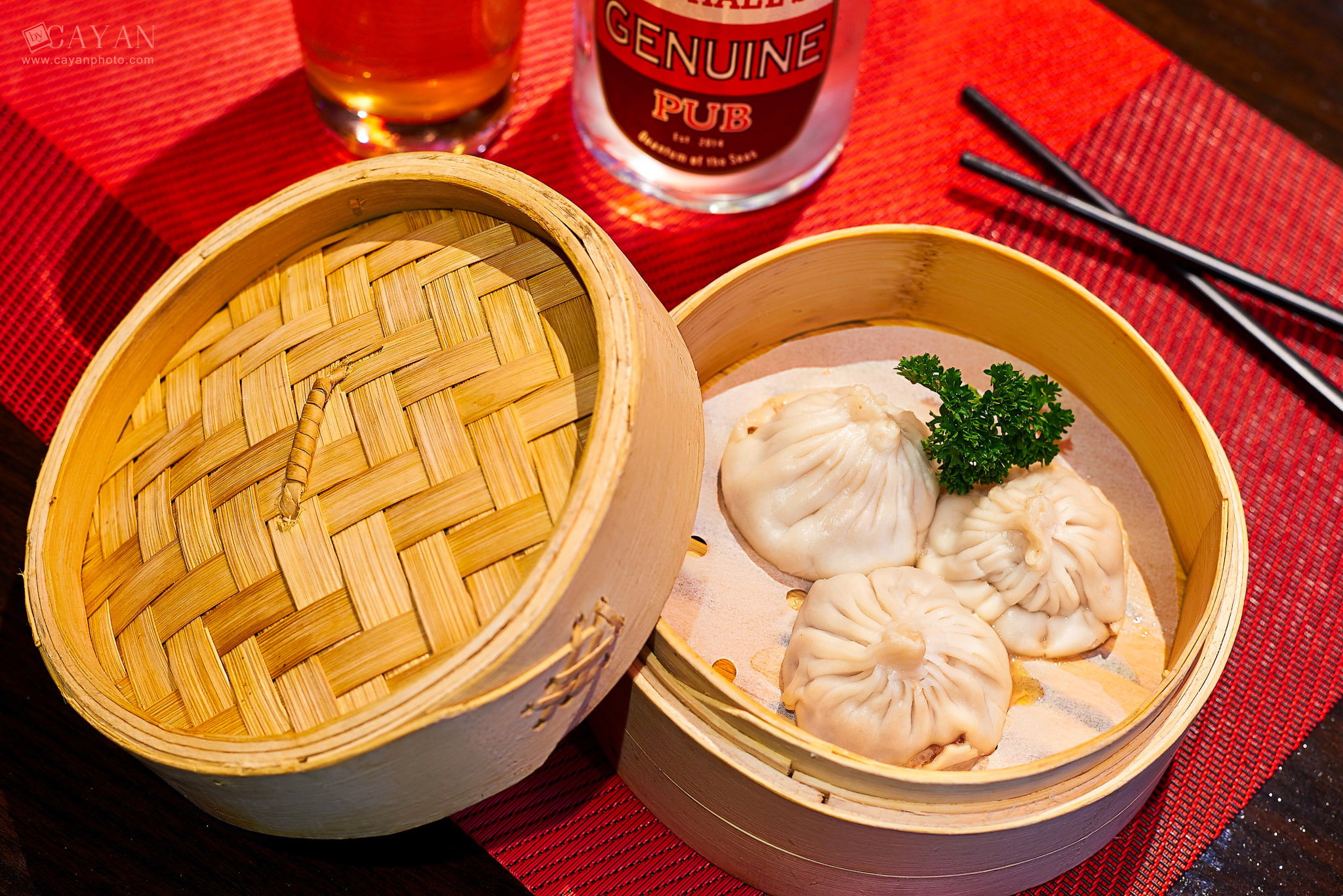 Work carried out in conjunction with several restaurants for the creation of printed material, menus and advertising in general!