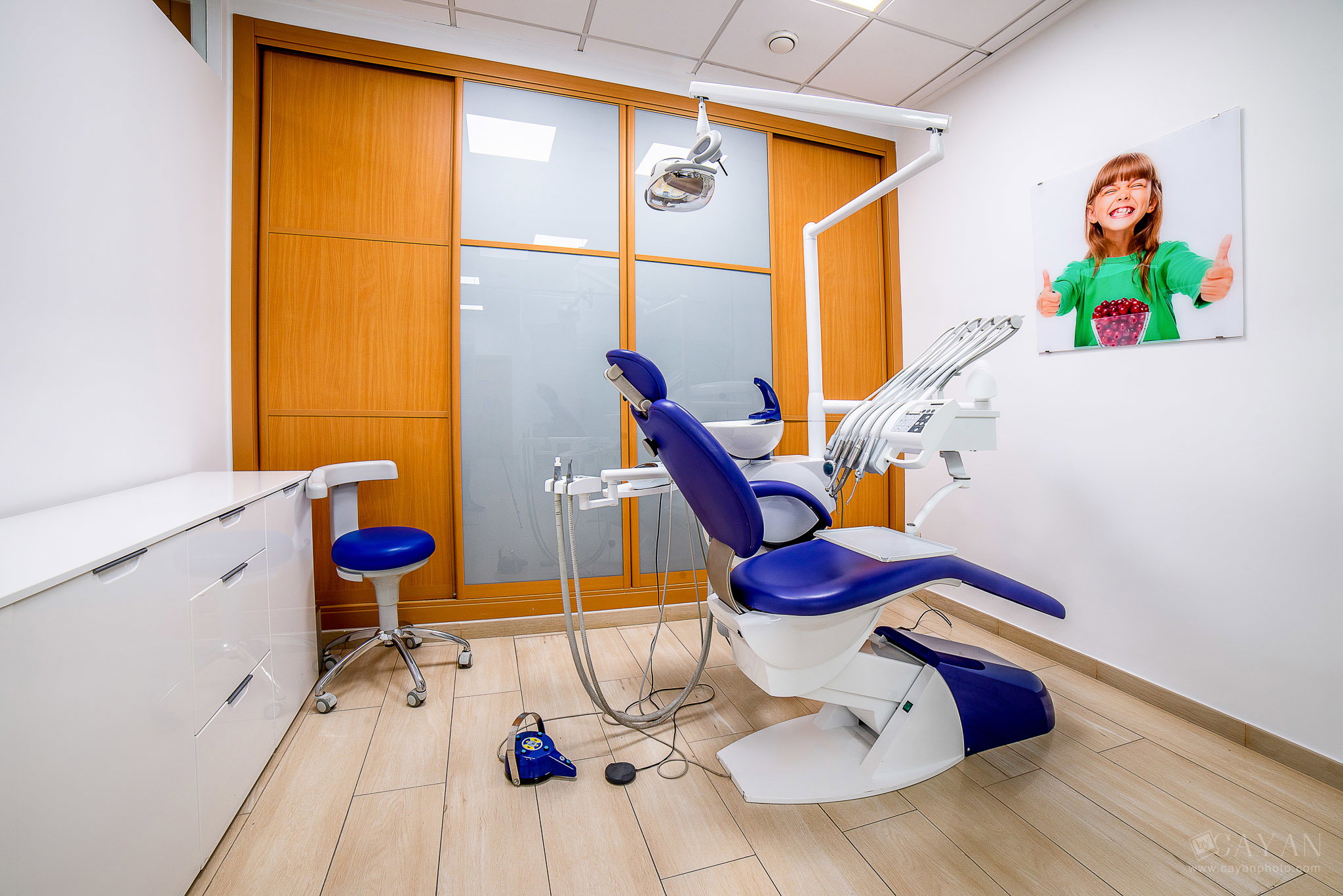 Advertising material for EMEDENTE Dental Clinic