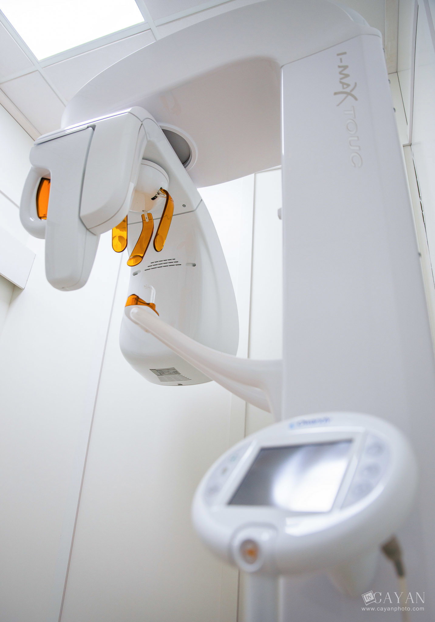 Advertising material for EMEDENTE Dental Clinic