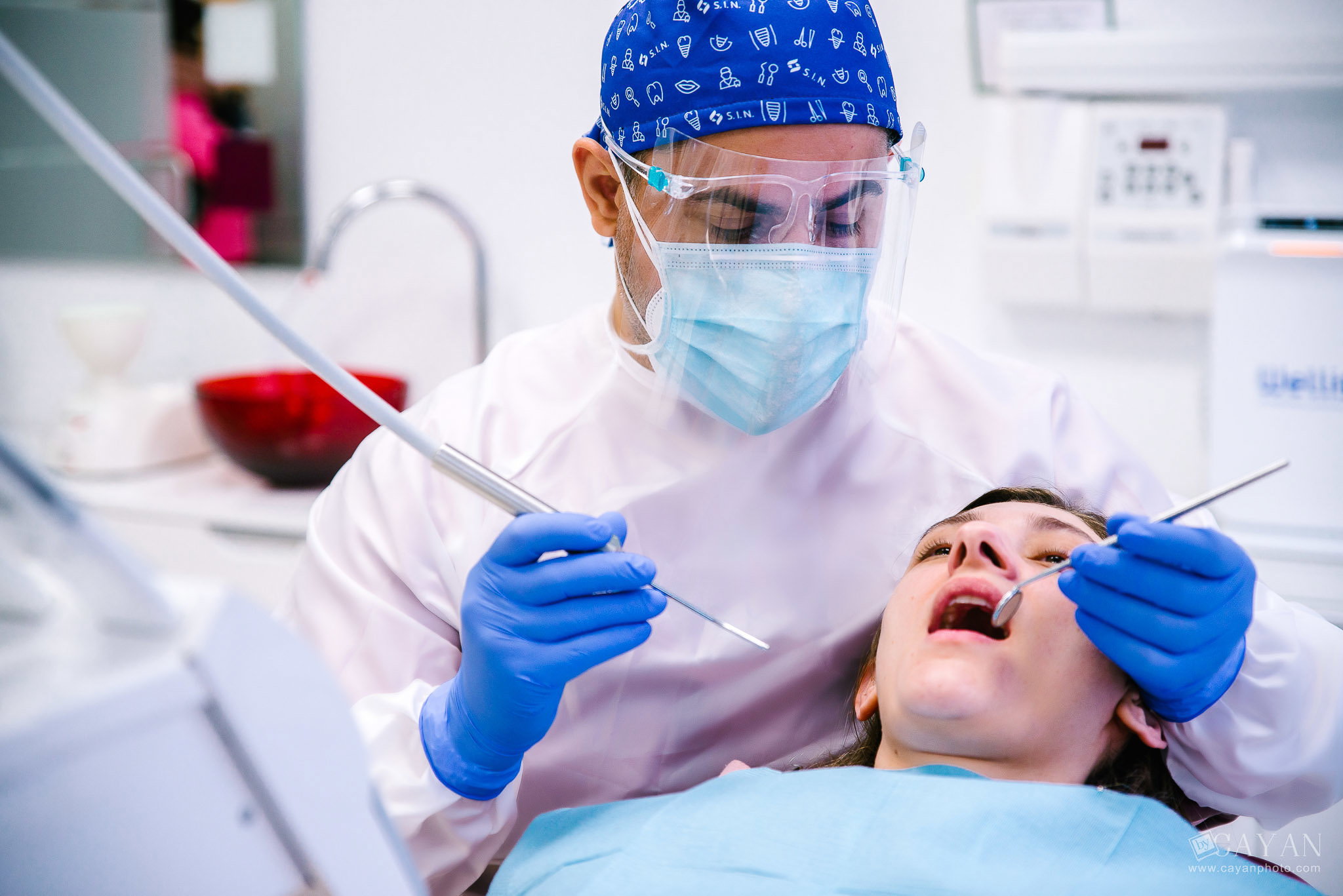 Advertising material for EMEDENTE Dental Clinic