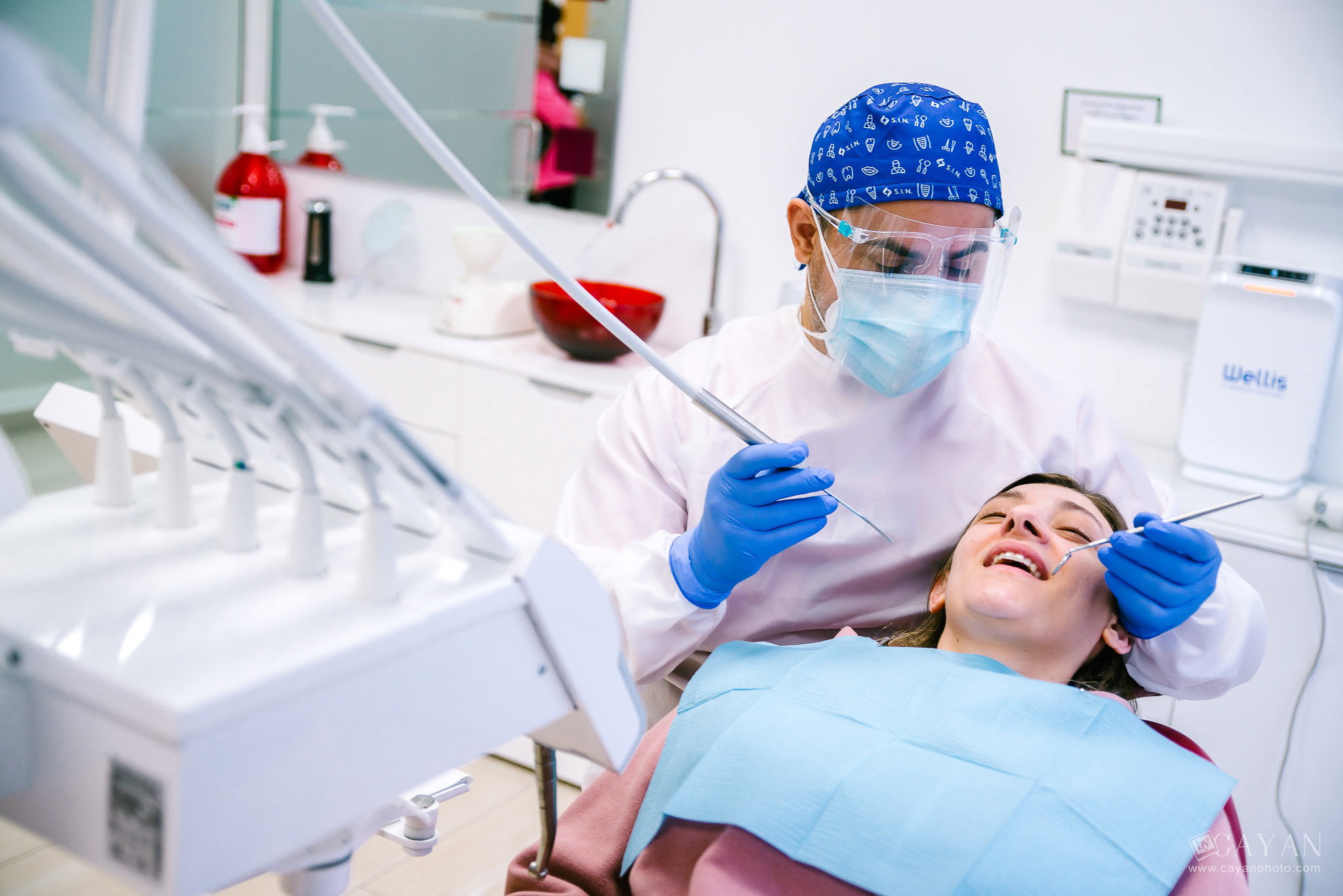 Advertising material for EMEDENTE Dental Clinic