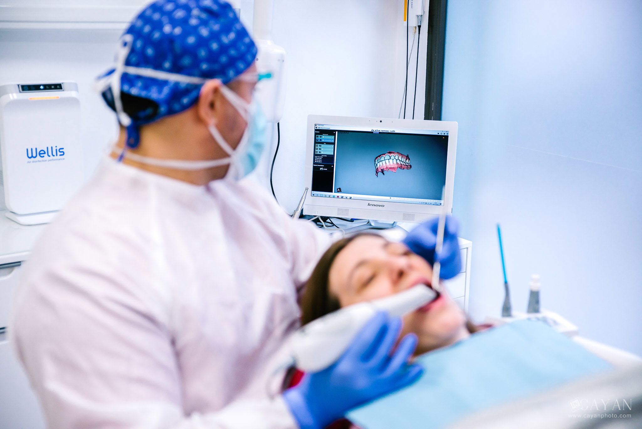 Advertising material for EMEDENTE Dental Clinic