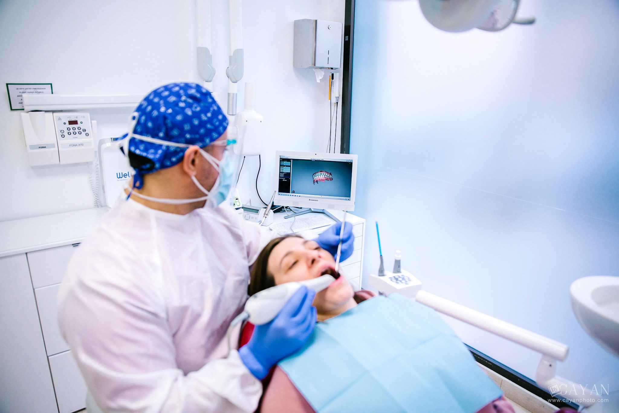 Advertising material for EMEDENTE Dental Clinic