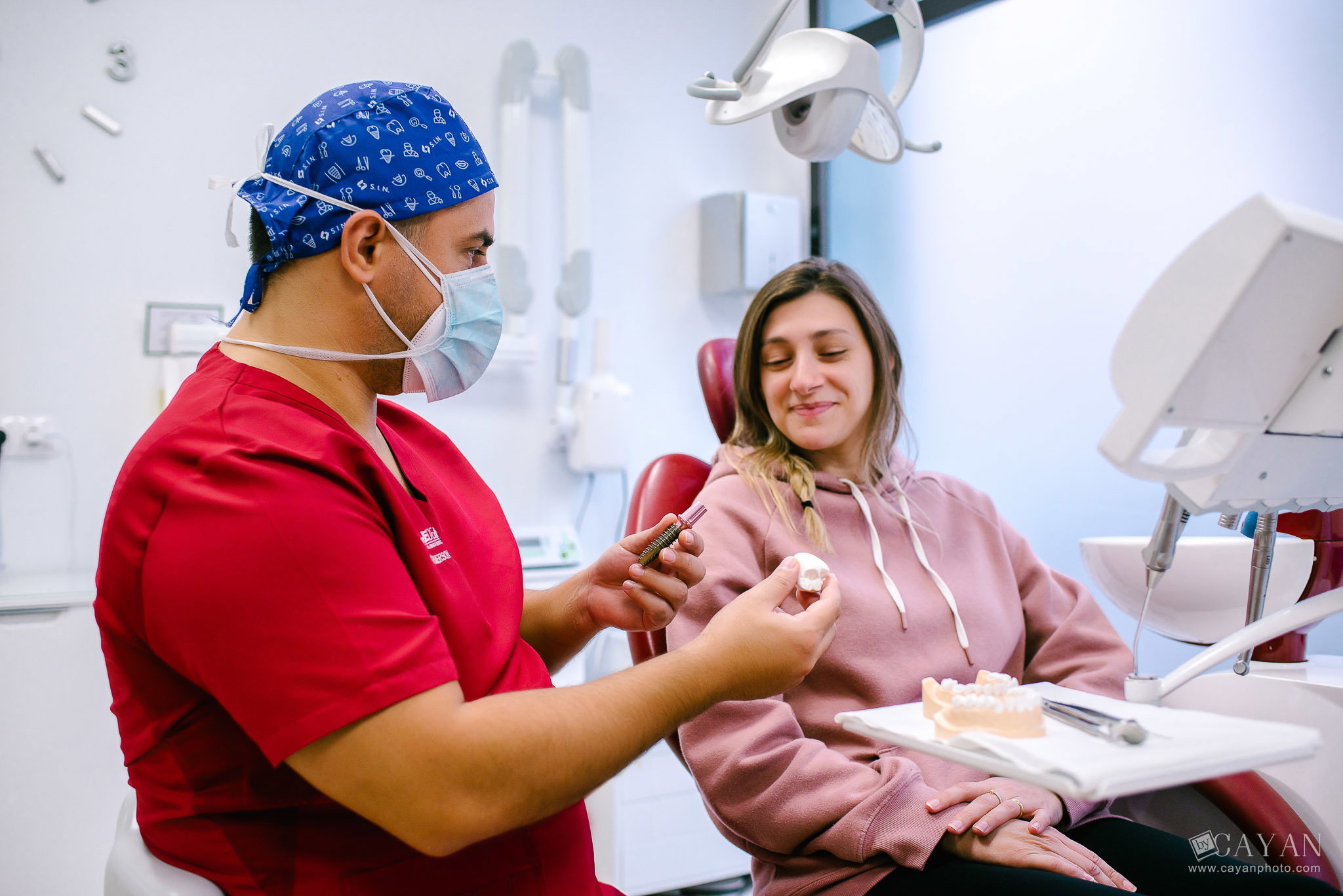 Advertising material for EMEDENTE Dental Clinic