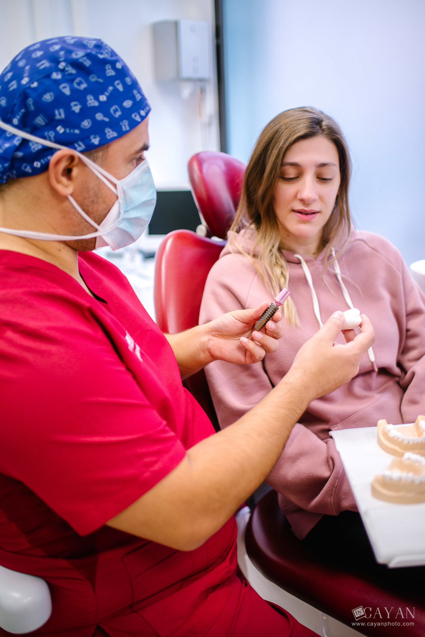 Advertising material for EMEDENTE Dental Clinic