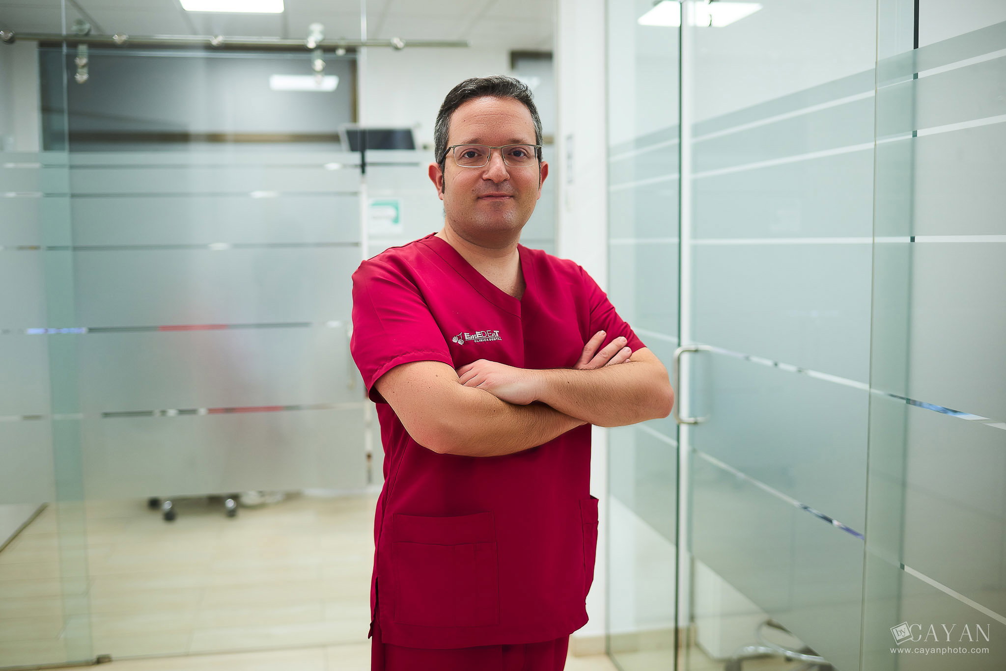 Advertising material for EMEDENTE Dental Clinic