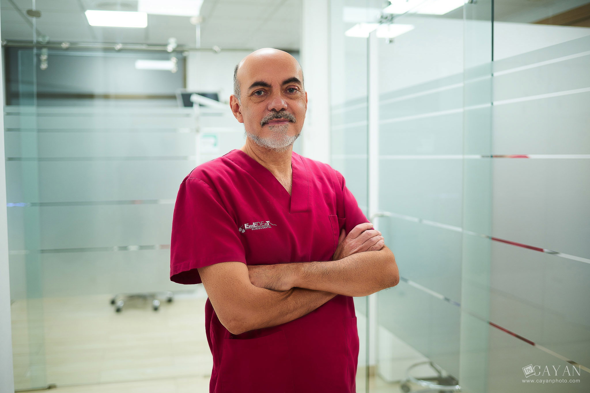 Advertising material for EMEDENTE Dental Clinic