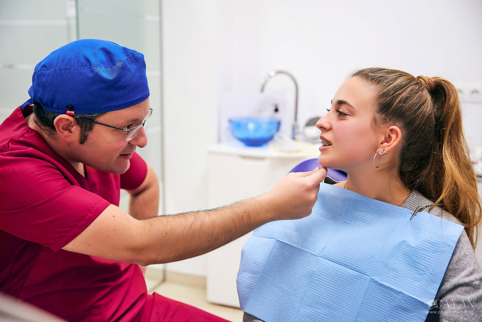 Advertising material for EMEDENTE Dental Clinic