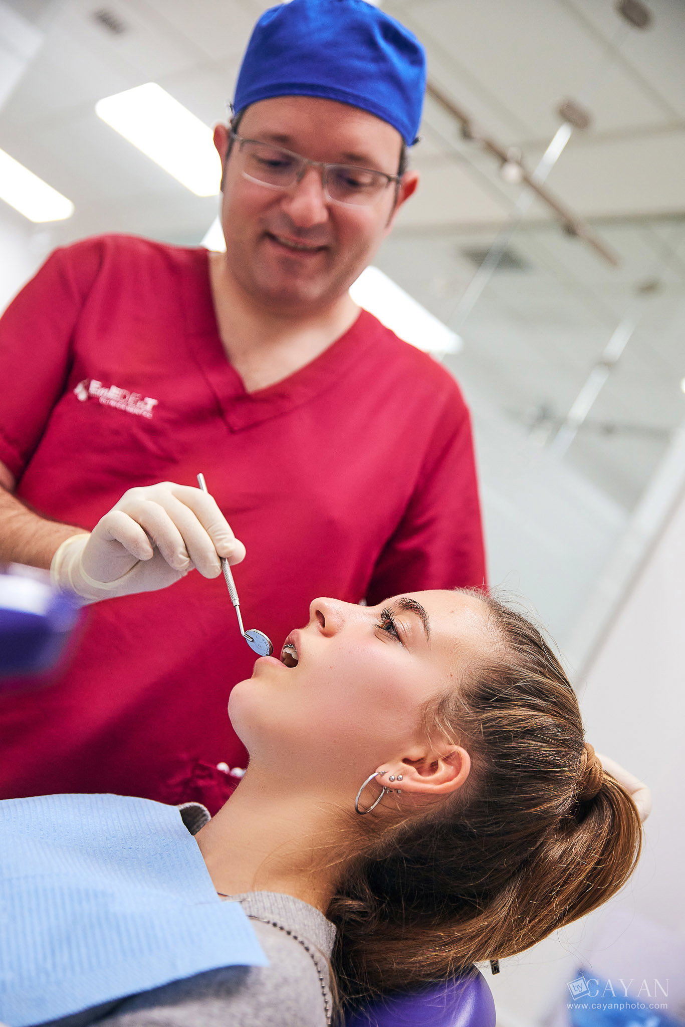 Advertising material for EMEDENTE Dental Clinic